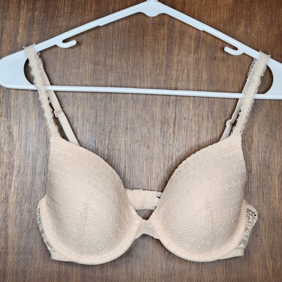 Victoria’s Secret Woman’s “Nude” Lined Perfect Coverage Bra Size 34C - Picture 2 of 9
